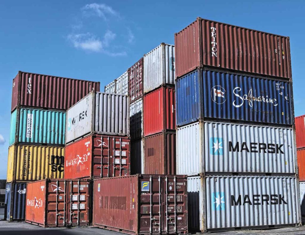 COC là loại container được sở hữu và quản lý bởi công ty vận chuyển hoặc hãng tàu biển