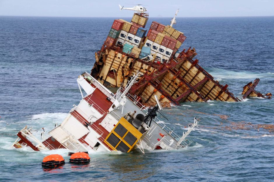 Thời tiết biển khắc nghiệt có thể gây ra nguy cơ tai nạn cho tàu, ảnh hưởng đến hàng hóa.